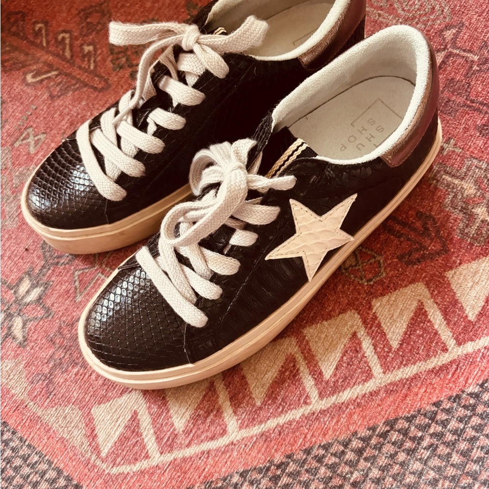 ShuShop Black and White Star Sneakers